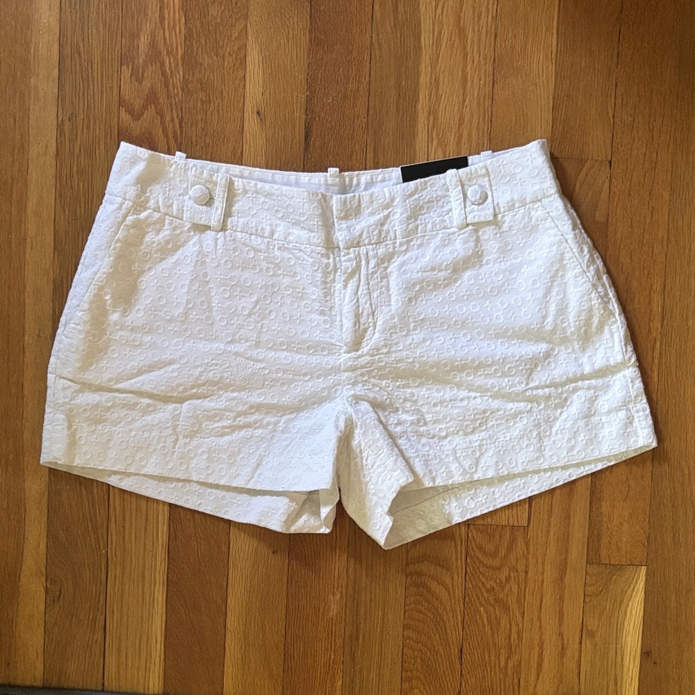 Banana Republic White Eyelet Women Shorts- size 10 NWT